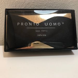 NWT Pronto Uomo Bow Tie